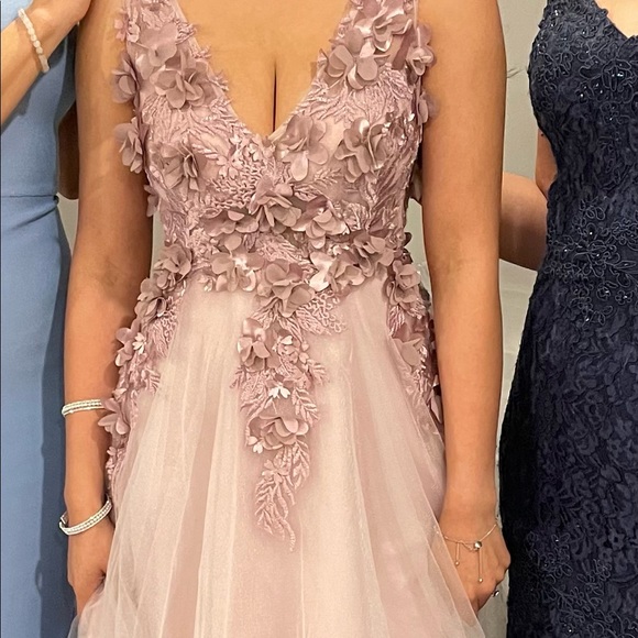 Formal gown - Picture 2 of 3